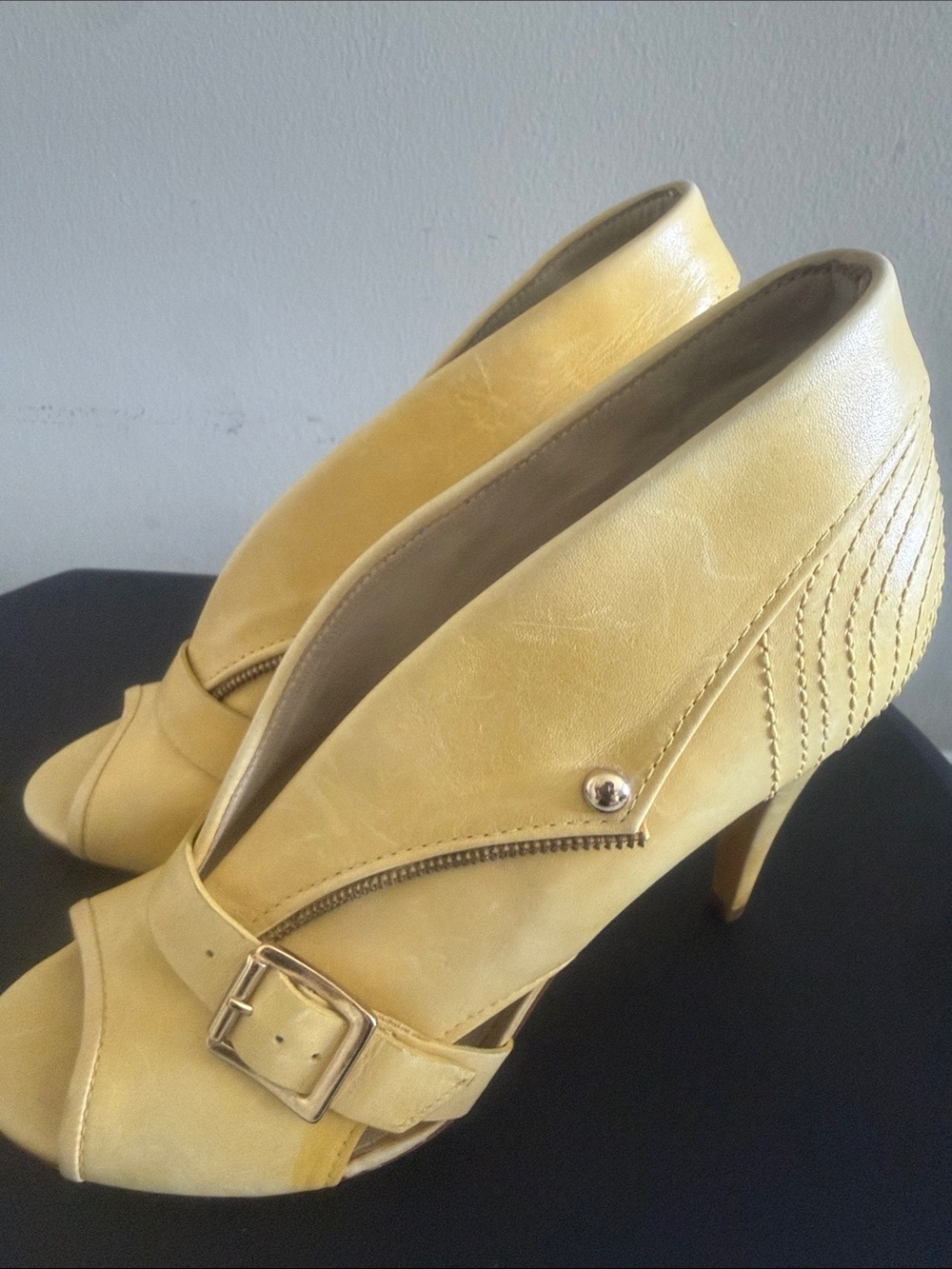 Pour La Victoire heels